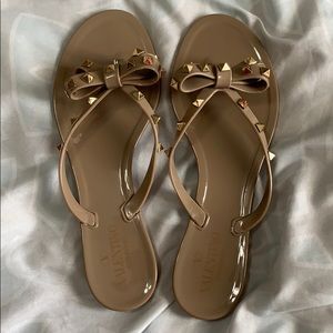 Valentino Rockstud bow jelly flip flops nude 41